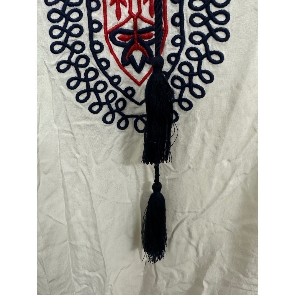 Do Everything In Love Poncho Fridge White with blue and red embroidery One Size - Picture 6 of 7